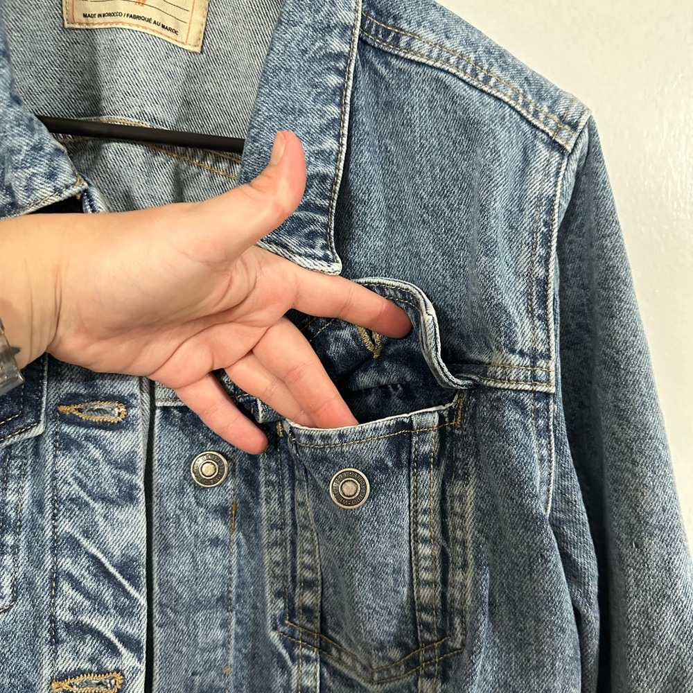 FREE PEOPLE, light indigo denim jean jacket, NWT, size medium - Picture 2 of 10